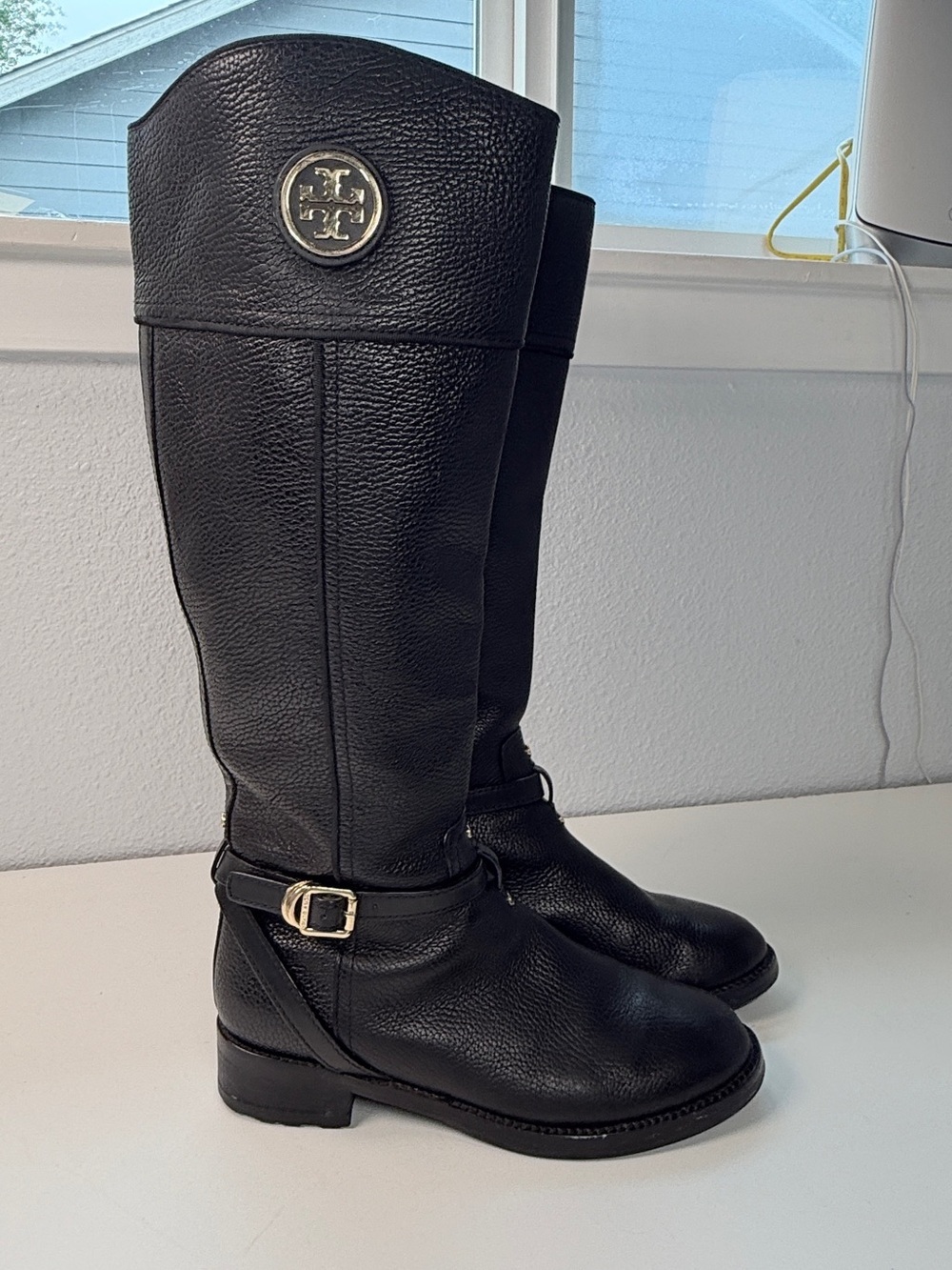 Tory Burch Tall black Pebbled Leather Riding Boots Gold Logo size  8 Boots - Picture 12 of 16